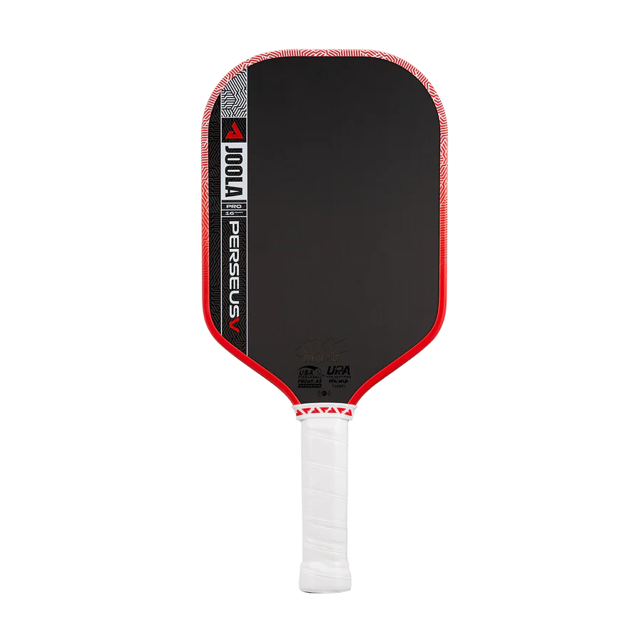 Cổ vợt Perseus Pro V nơi đặt khung KineticFrame uốn theo hai trục